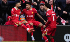 Liverpool file vers le titre, Chelsea et Tottenham coincent