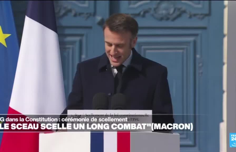Macron veut inscrire l'IVG dans la Charte des droits fondamentaux de l'UE, où "plus rien n'est acquis"