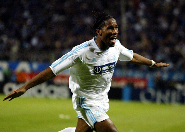 Didier Drogba auteur d'un doublé avec l'OM lors de la demi-finale retour de Coupe de l'UEFA contre Newcastle, le 6 mai 2004 au stade Vélodrome ( AFP / GERARD JULIEN )