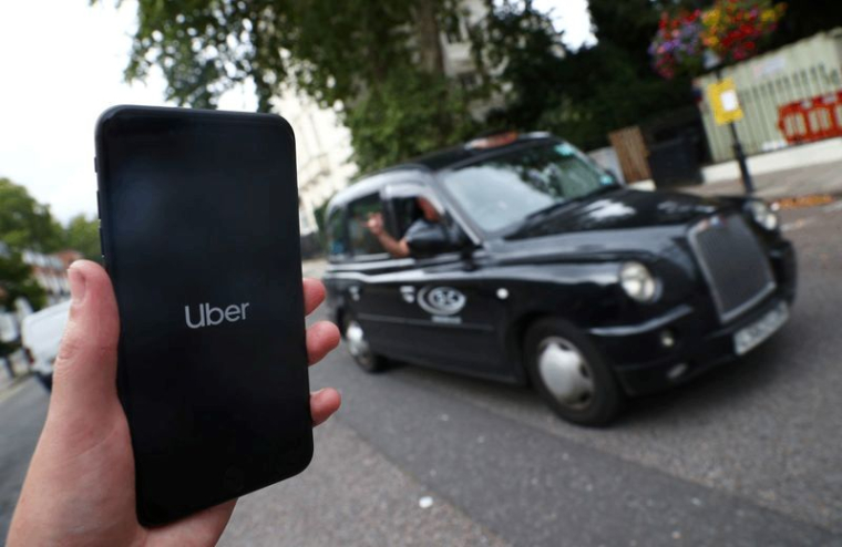 LA JUSTICE BRITANNIQUE REND À UBER SA LICENCE À LONDRES