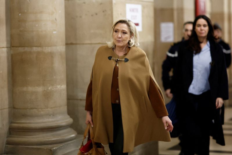 Audience d'appel de la dirigeante du parti d'extrême droite français Marine Le Pen et de ses co-accusés pour détournement de fonds de l'UE au tribunal de Paris