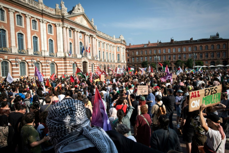 Manifestation de soutien aux militants à bord d'un bateau intercepté par les forces israéliennes en route pour Gaza, à Toulouse, le 9 juin 2025 ( AFP / Matthieu RONDEL )