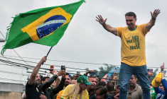 Flavio Bolsonaro, à Rio de Janeiro, le 3 octobre 2026 ( AFP / DOUGLAS SHINEIDR )