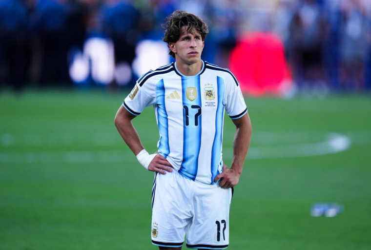 Giuliano Simeone a fait comme Roberto Carlos