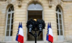 Budget réversible, sans hausses d'impôts, coup de frein dans les dépenses, sous-indexation possible des retraites élevées... ( POOL / Ian LANGSDON )