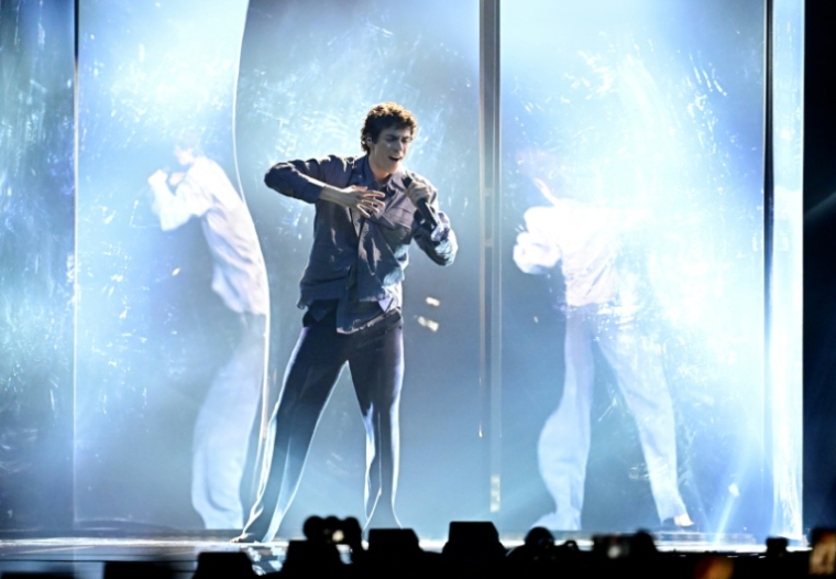 Le chanteur Daniel Zizka, qui représentait la République tchèque avec la chanson "Crossroads", lors de la finale de l'Eurovision, le 16 mai 2026 à Vienne ( AFP / Tobias SCHWARZ )