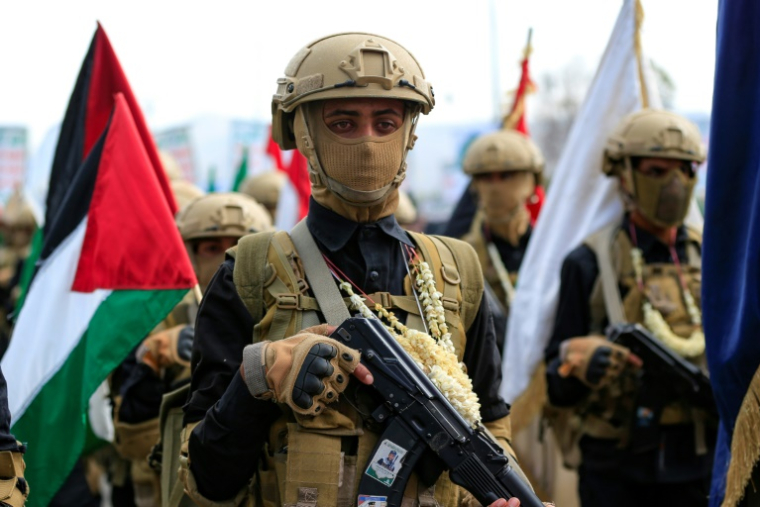 Des combattants rebelles présents à un rassemblement de solidarité avec les Palestiniens de Gaza et contre Israël et les Etats-Unis, à Sanaa, le 29 août 2025 ( AFP / Mohammed HUWAIS )
