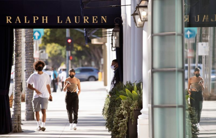 LE BÉNÉFICE DE RALPH LAUREN RECULE AU DEUXIÈME TRIMESTRE, LES CLIENTS NE REVIENNENT PAS