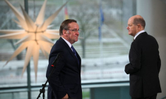 Le chancelier allemand Scholz reçoit des parents de membres des forces armées allemandes et de policiers à Berlin