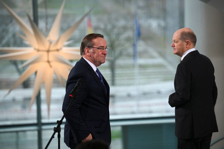 Le chancelier allemand Scholz reçoit des parents de membres des forces armées allemandes et de policiers à Berlin