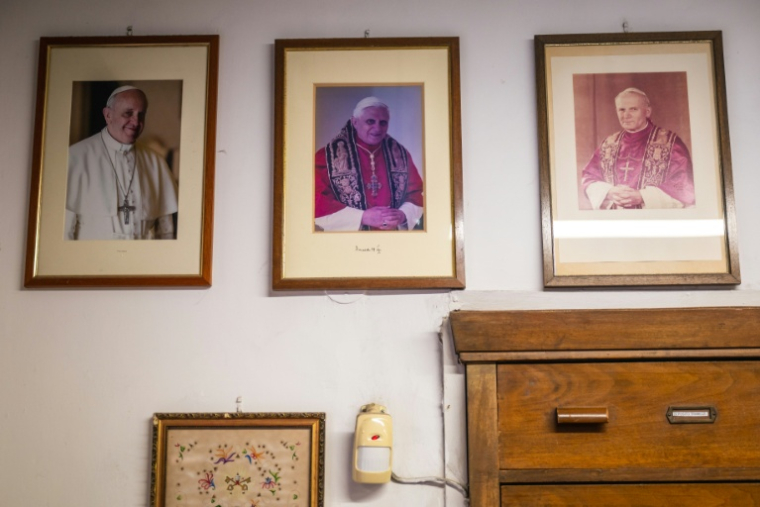 Dans la boutique du tailleur Gammarelli à Rome,le 24 avril 2025 ( AFP / Andrej ISAKOVIC )