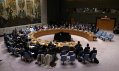 Les représentants auprès des Nations unies votent lors d’une réunion du Conseil de sécurité de l’ONU sur une résolution américaine concernant le plan de paix pour Gaza, au siège de l’ONU à New York, le 17 novembre 2025 ( AFP / ANGELA WEISS )
