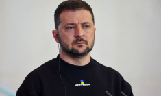 Le président ukrainien Volodimir Zelensky s'adresse aux médias à la Chancellerie à Berlin