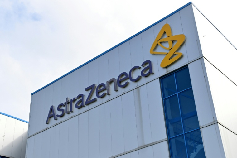 Un comprimé anti-obésité de la catégorie des GLP-1 développé par le laboratoire britannique AstraZeneca, semble favoriser une perte de poids comparable aux autres versions orales de la même famille, selon une étude ( AFP / Paul ELLIS )