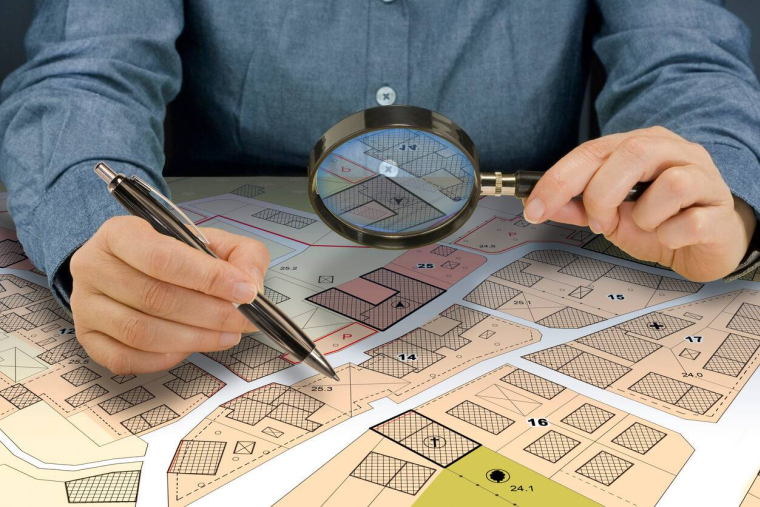Cadastre : comment consulter et corriger les informations de votre bien ? / iStock.com - Francesco Scatena