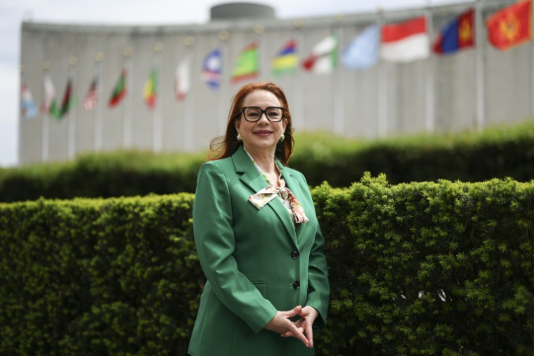 L'ancienne ministre équatorienne des Affaires étrangères, Maria Fernanda Espinosa, candidate au poste de secrétaire général de l'ONU, lors d'un entretien avec l'AFP devant le siège des Nations Unies à New York, le 13 mai 2026 ( AFP / ANGELA WEISS )
