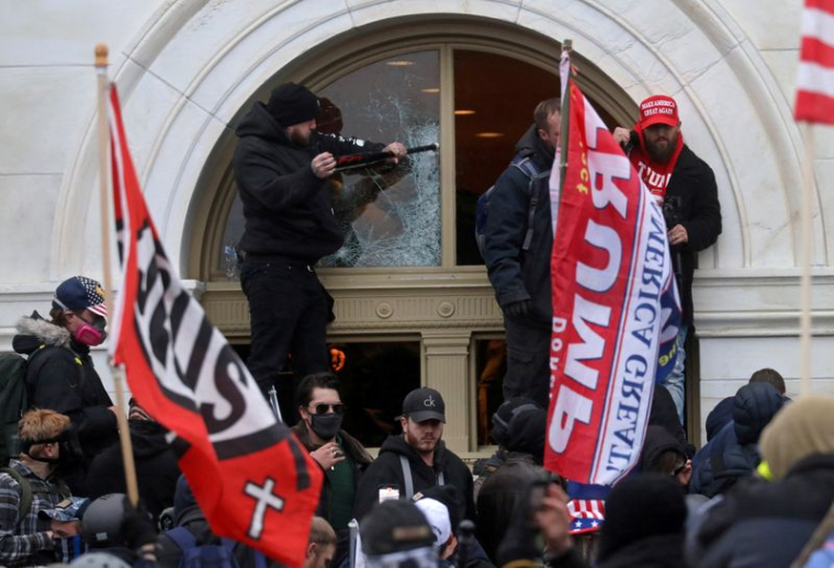 USA: RECRUDESCENCE DES SIGNES AVANT-COUREURS DE VIOLENCES POLITIQUES, SELON FACEBOOK