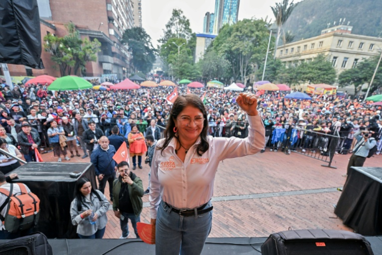 Sandra Ramirez, sénatrice candidate à sa réélection lors de sa clôture de sa campagne électorale pour les législatives le 1er mars 2026 à Bogota ( AFP / Luis ACOSTA )