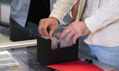 Cartes de collection : attention au fisc sur les ventes lucratives ! / iStock.com - Motionshooter