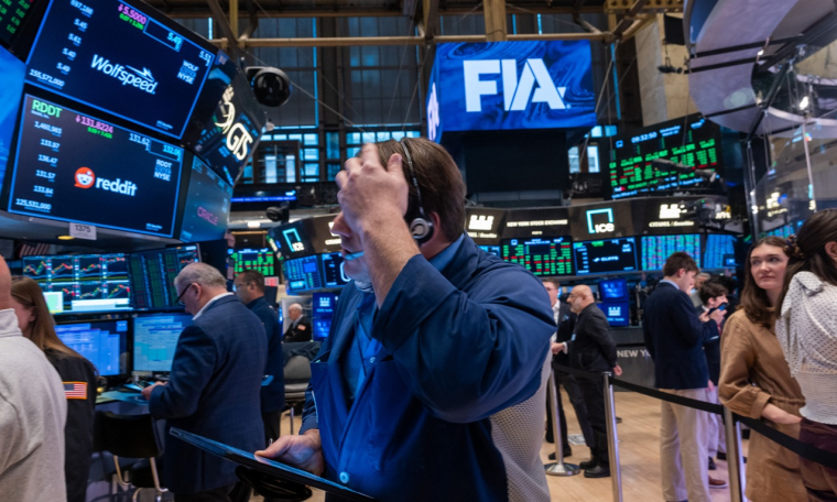 La rhétorique agressive de Donald Trump et son approche en dents de scie sur la question des droits de douane ont créé de l'incertitude pour les consommateurs, les entreprises et, en fin de compte, les investisseurs en actions. (crédit : Spencer Platt / GETTY IMAGES NORTH AMERICA / Getty Images via AFP).