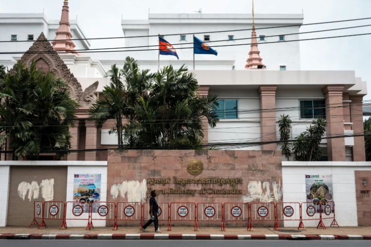 L'ambasssade du Cambodge à Bangkok, le 24 juillet 2025 en Thaïlande ( AFP / Chanakarn Laosarakham )