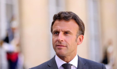 EMMANUEL MACRON SOUHAITE UNE VASTE "RÉFORME DU TRAVAIL" À LA RENTRÉE