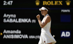 L'Américaine Amanda Anisimova réagit à un point lors de son match contre Aryna Sabalenka