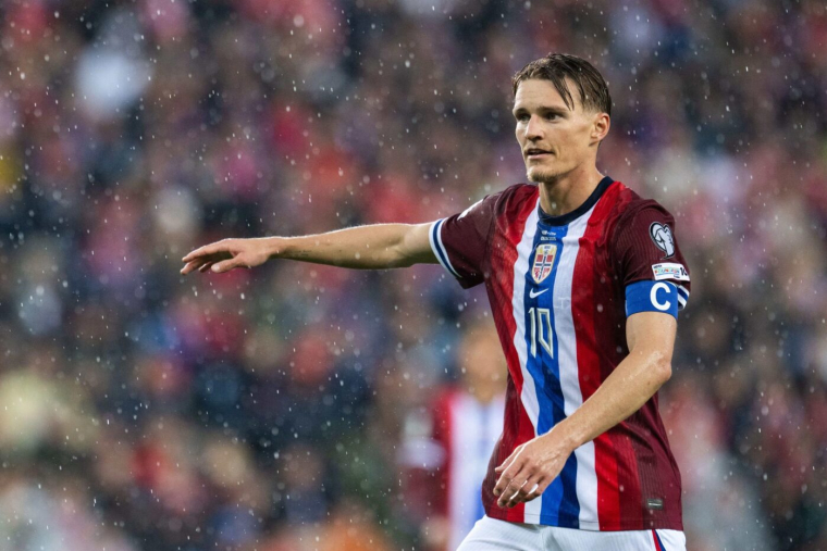 Un photographe expulsé de force par la sécurité lors du mariage de Martin Ødegaard