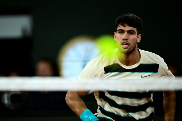 L'Espagnol Carlos Alcaraz s'est qualifié pour la finale de Roland-Garros le 6 juin 2025 à Paris ( AFP / JULIEN DE ROSA )