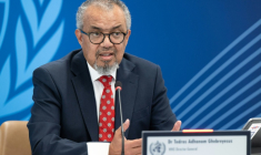 Photo diffusée le 7 mai 2026 par l'Organisation mondiale de la santé (OMS) montrant son directeur général, Tedros Adhanom Ghebreyesus, lors d'une conférence de presse virtuelle au siège de l'OMS à Genève, concernant le foyer d'hantavirus lié au navire de croisière MV Hondius ( Organisation mondiale de la santé / Christopher BLACK )