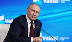 Vladimir Poutine à Sotchi, en Russie, le 2 octobre 2025. ( POOL / MIKHAIL METZEL )