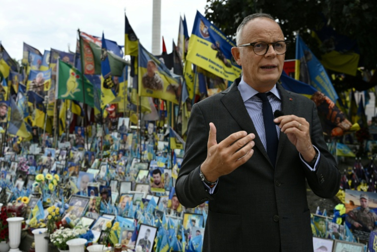 Le maire du Havre (Seine-Maritime) et président du parti Horizons Edouard Philippe, à Kiev le 26 mai 2026 ( AFP / Genya SAVILOV )