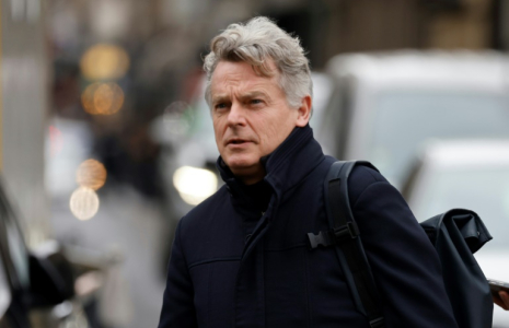 Le secrétaire national du Parti communiste, Fabien Roussel, le 20 février 2025 à Paris ( AFP / Ludovic MARIN )