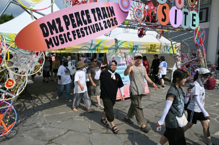 L'entrée du DMZ Peace Train Festival à Cheorwon, le 14 juin 2026 en Corée du Sud, près de la frontière avec la Corée du Nord ( AFP / Jung Yeon-je )
