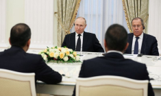 Le président russe Vladimir Poutine et le ministre des Affaires étrangères Sergueï Lavrov à Moscou, en Russie