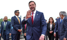 Le vice-président américain JD Vance à son arrivée à Islamabad, le 11 avril 2026 ( POOL / Jacquelyn MARTIN )