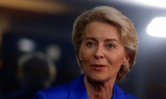 La présidente de la Commission européenne, Ursula von der Leyen, s'exprime lors d'une interview avec Reuters