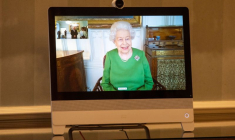 LA REINE ELIZABETH RECOMMANDE À SES SUJETS DE SE FAIRE VACCINER