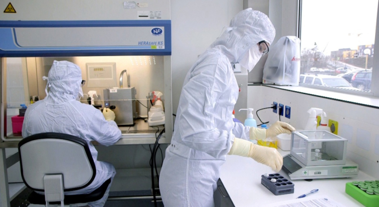 La biotech vient d’annoncer la suspension partielle et temporaire des activités de production sur son site de Besançon. (© Txcell)