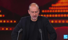 Pamela Anderson se met à nu dans "The Last Showgirl"