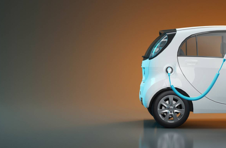 Le prix des voitures électriques devrait beaucoup baisser  - iStock-AlessandroPhoto
