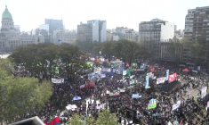 Argentine: manifestation contre les vetos de Milei sur les fonds destinés à l'éducation, santé