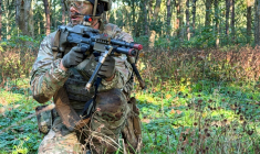 Un membre de la Garde nationale danoise participe à un exercice à Odense, au Danemark, le 4 octobre 2026 ( AFP / Camille BAS-WOHLERT )