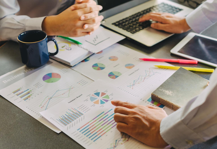 En souscrivant des parts de FCPI ou de FIP, vous êtes éligible à une réduction d’impôt. crédit photo : Natee K Jindakum/Shutterstock / Natee K Jindakum