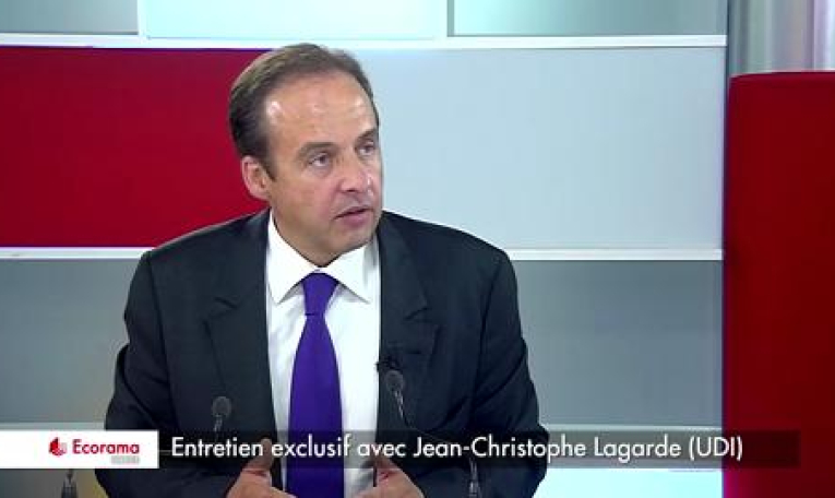 Jean-Christophe Lagarde (UDI) : "Ce ne sont pas des gens qui viennent pour profiter", à propos de la venue des réfugiés en France (VIDEO)