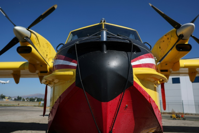 Un Canadair CL-415 engagé lors de feux en Californie le 5 septembre 2025. ( AFP / Patrick T. Fallon )
