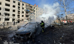 Photo des services de secours ukrainiens montrant les dégâts causés par une frappe russe à Sloviansk, le 10 mars 2026 ( STATE EMERGENSY SERVICE OF UKRAINE / Handout )