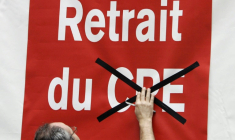 Au cours des manifestations contre le Contrat première embauche (CPE), le 10 avril 2006 à Montreuil ( AFP / PASCAL PAVANI )