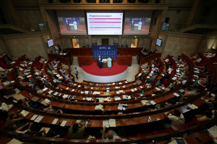 Le lancement de la convention citoyenne sur les temps de l'enfant, le 20 juin 2025, à Paris ( AFP / ALAIN JOCARD )