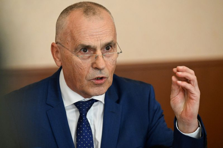 Le membre du conseil des gouverneurs de la BCE, Peter Kazimir